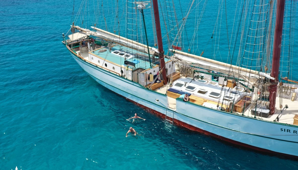 SIR ROBERT BADEN POWELL yacht charter 5
