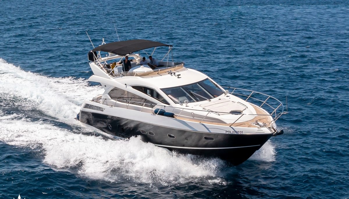 MIDNIGHT SUMMER DREAM yacht charter 2