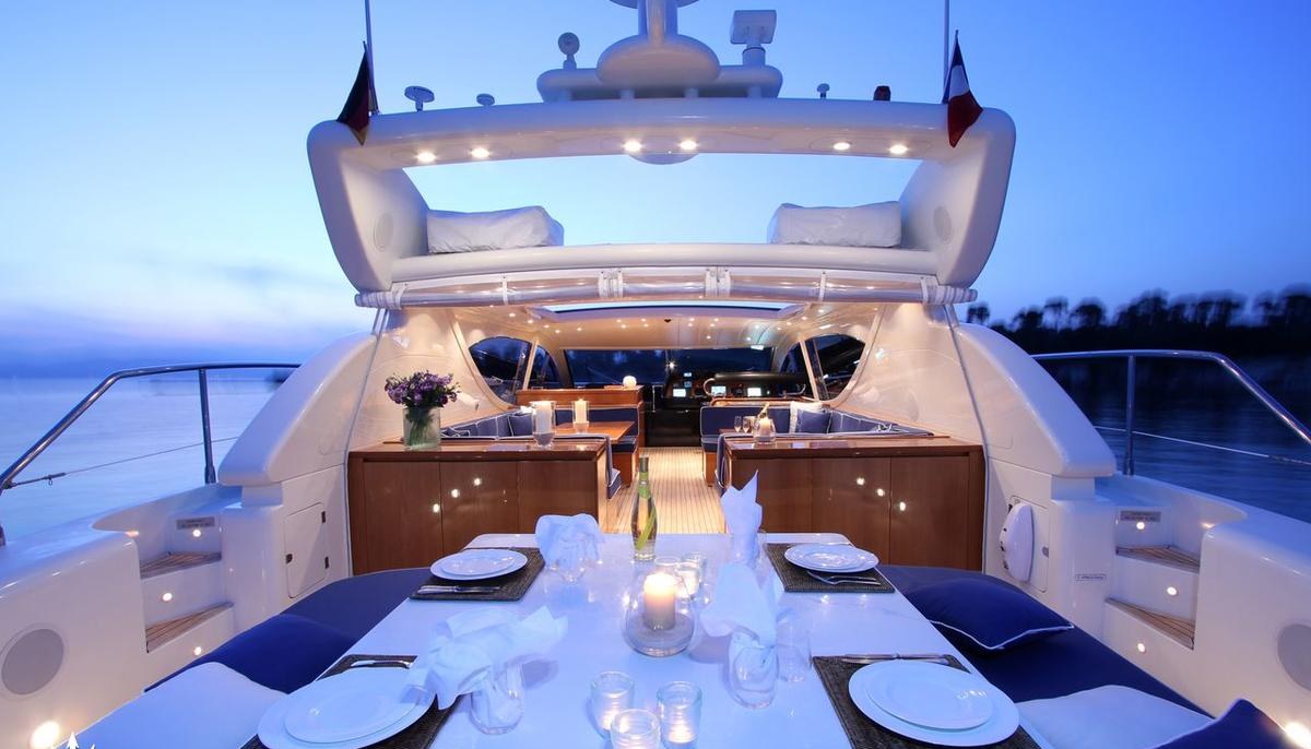 CHEETAH yacht charter 4