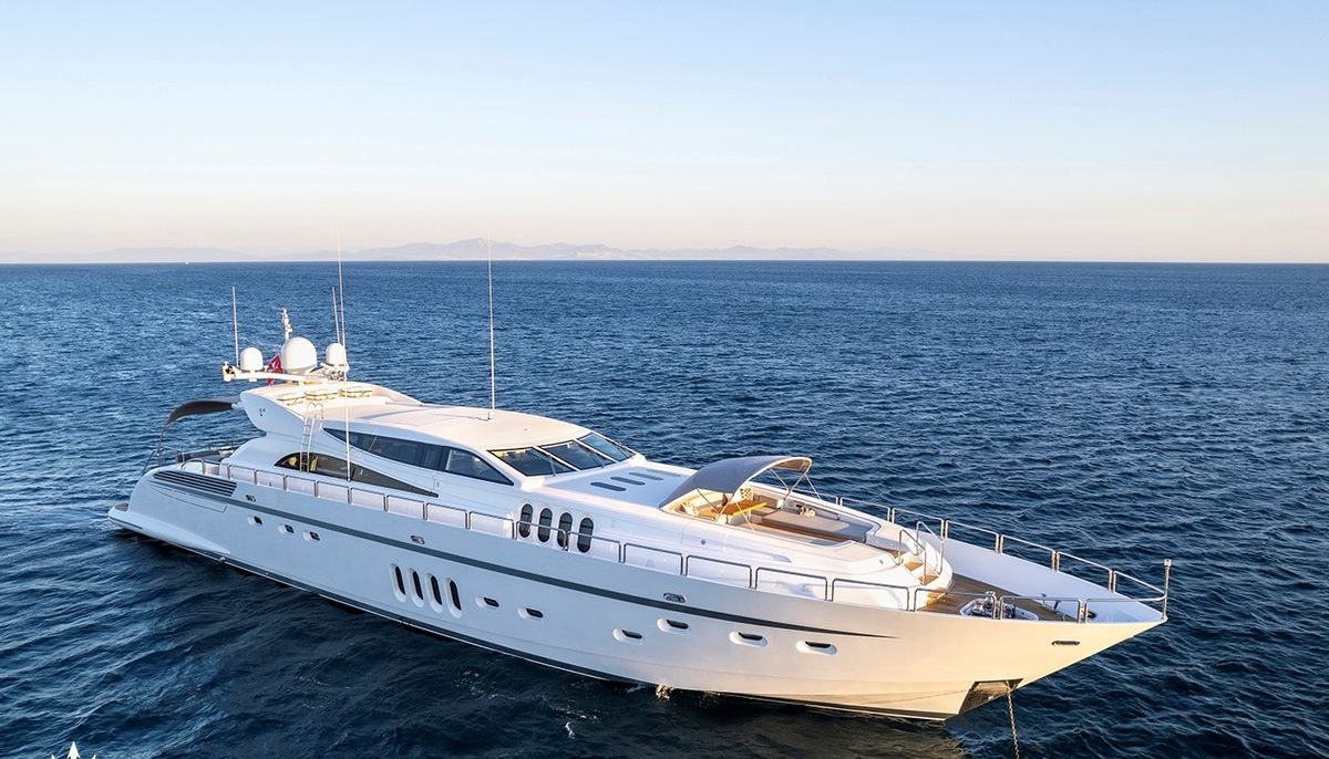 KIDI ONE yacht charter 2
