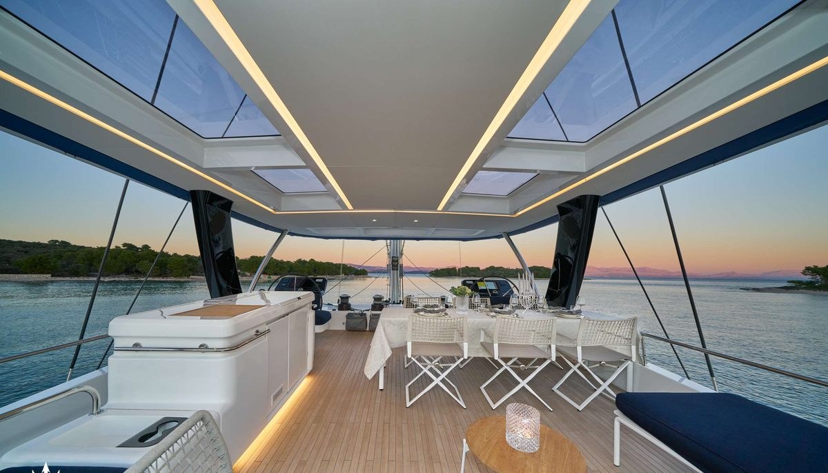 AMADA MIA yacht charter 3