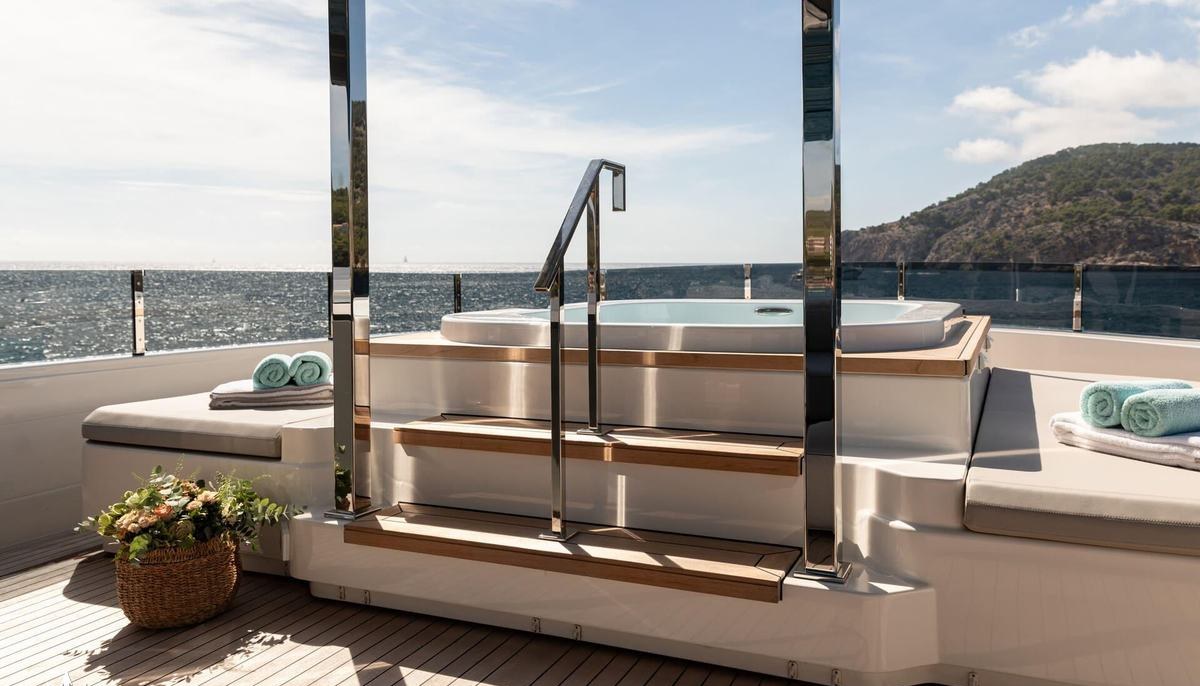 KIKI V yacht charter 4