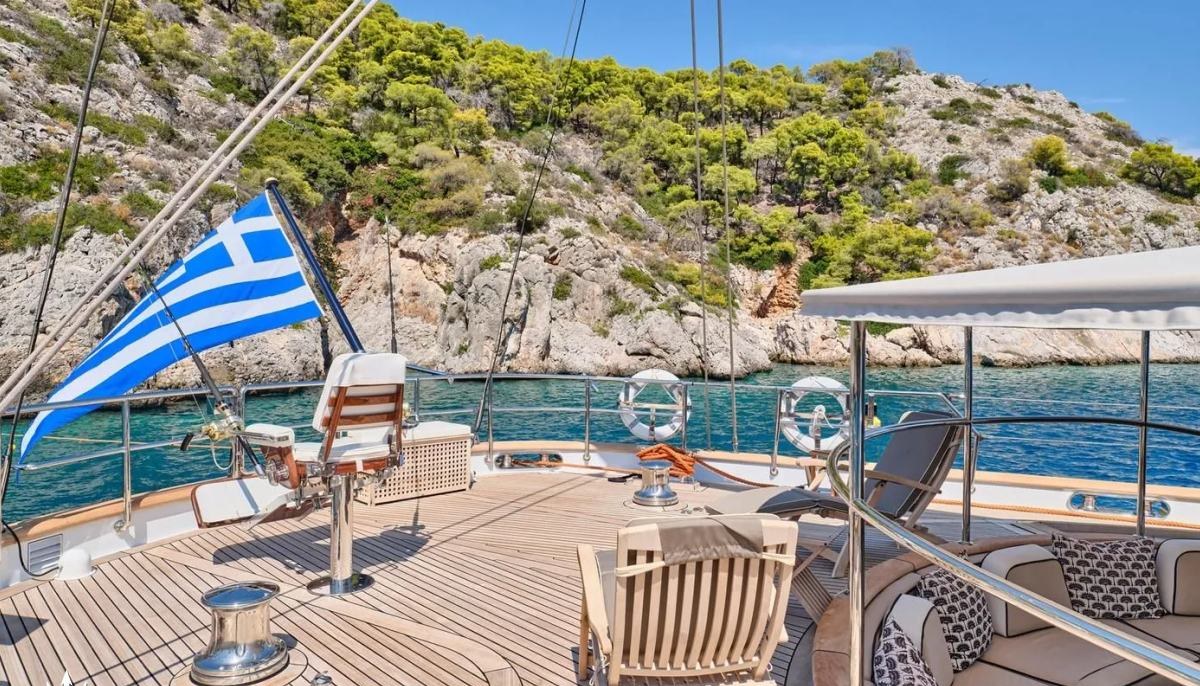ALMYRA II yacht charter 3
