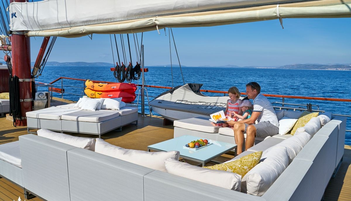 ROMANCA yacht charter 3