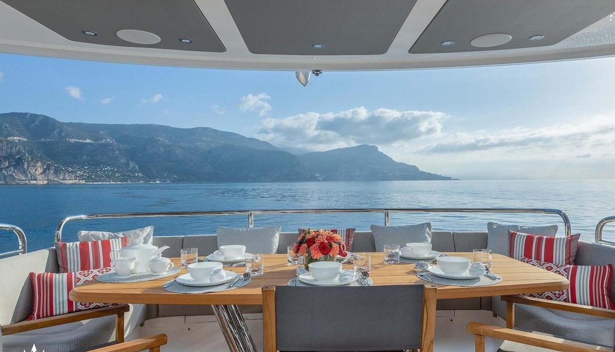 INSOMNIA yacht charter 5