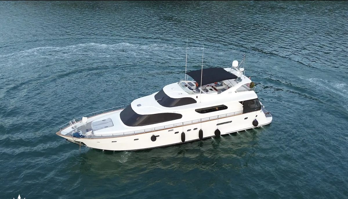 AYEM yacht charter 2