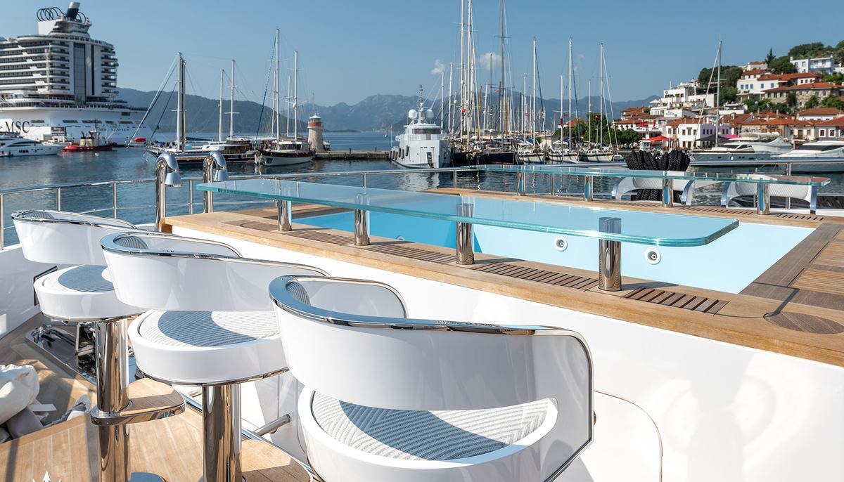 M55 yacht charter 4