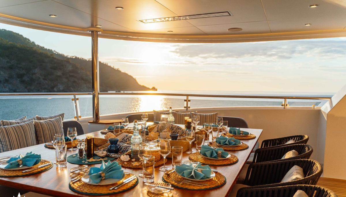 HEEUS yacht charter 4