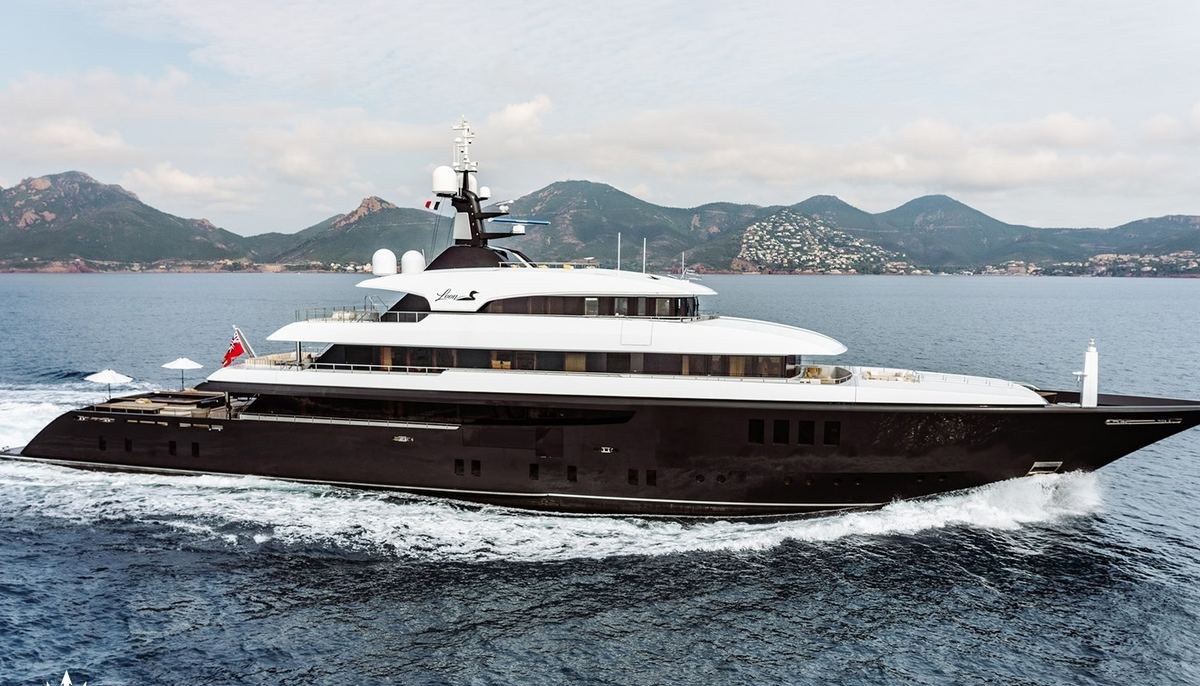 LOON yacht charter 2