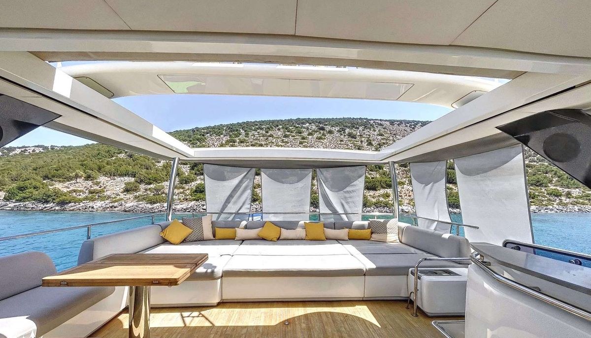 CRAZY HORSE yacht charter 3