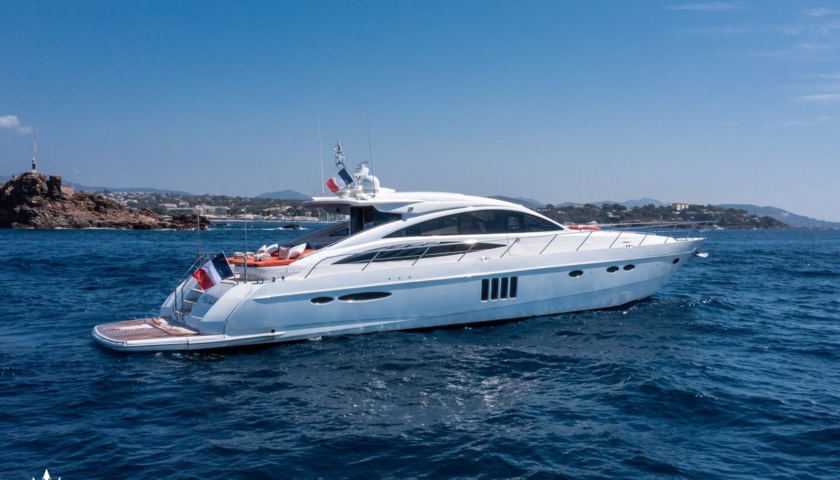 P'TITE BOUILLE yacht charter 3