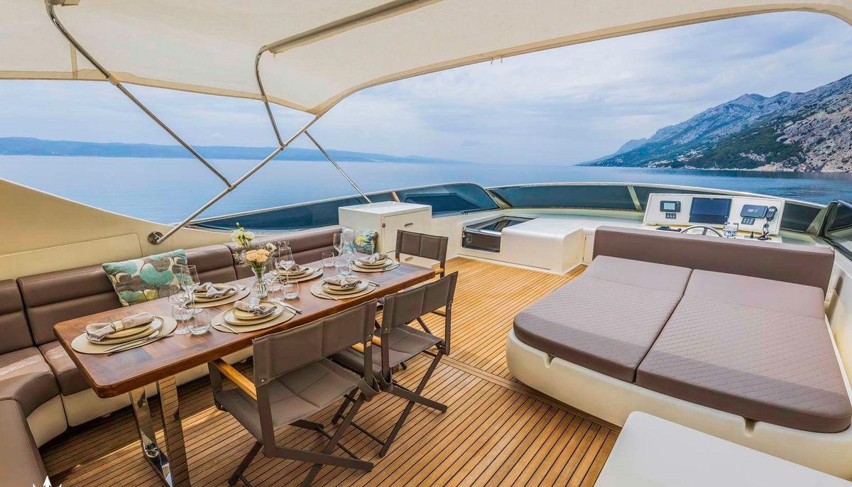 KARISMA yacht charter 3