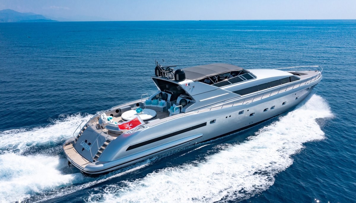 LAUREN V yacht charter 2