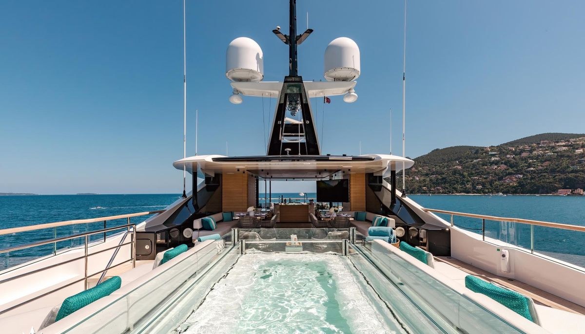 C yacht charter 3