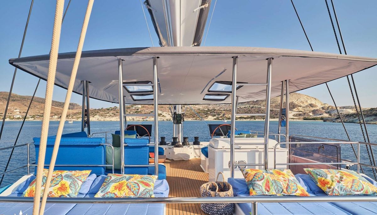 APHAEA yacht charter 4