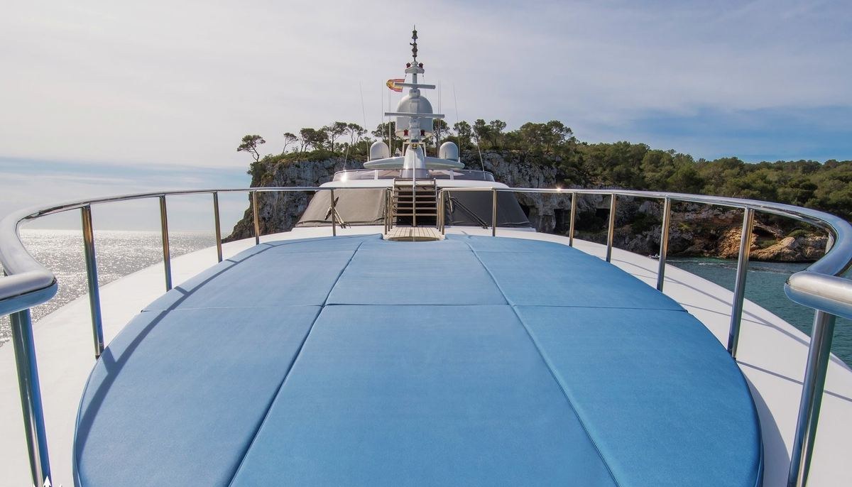 BENITA BLUE yacht charter 5