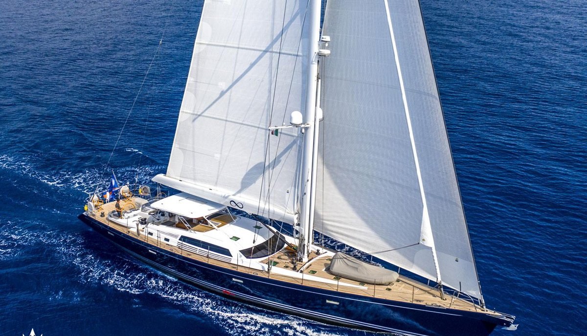 LADY 8 yacht charter 2