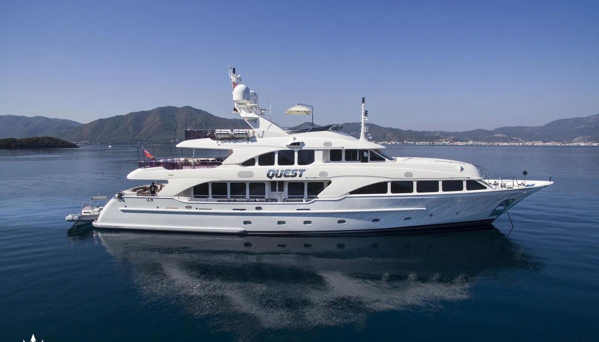 QUEST R yacht charter 2