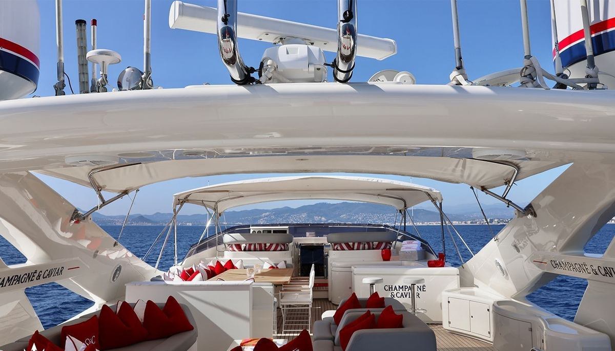 CHAMPAGNE AND CAVIAR yacht charter 4