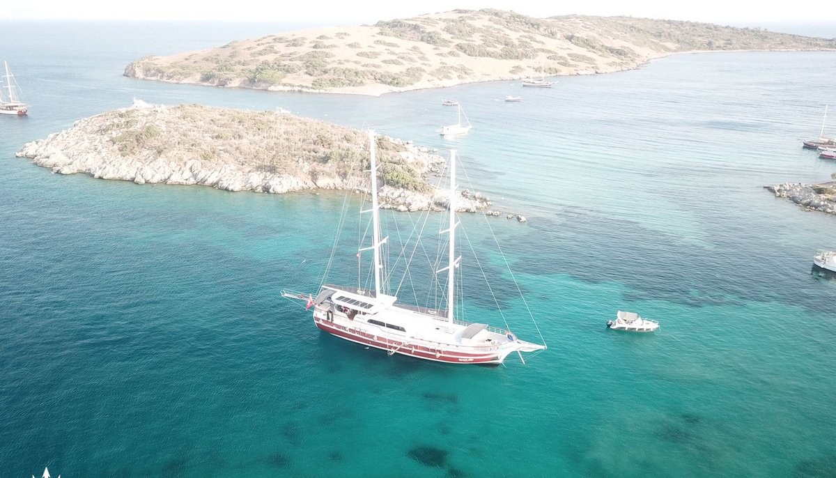 QUESTA VITA yacht charter 2