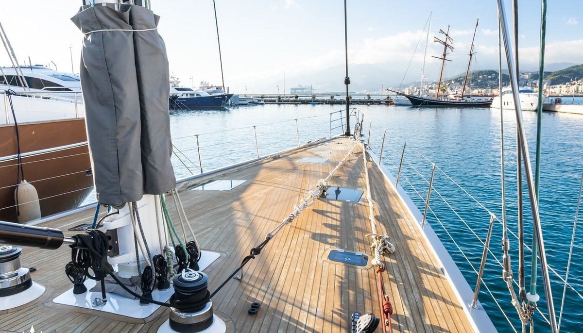 HUAYRA yacht charter 3