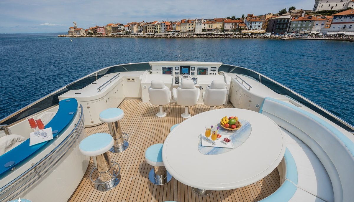 VELLMARI yacht charter 4