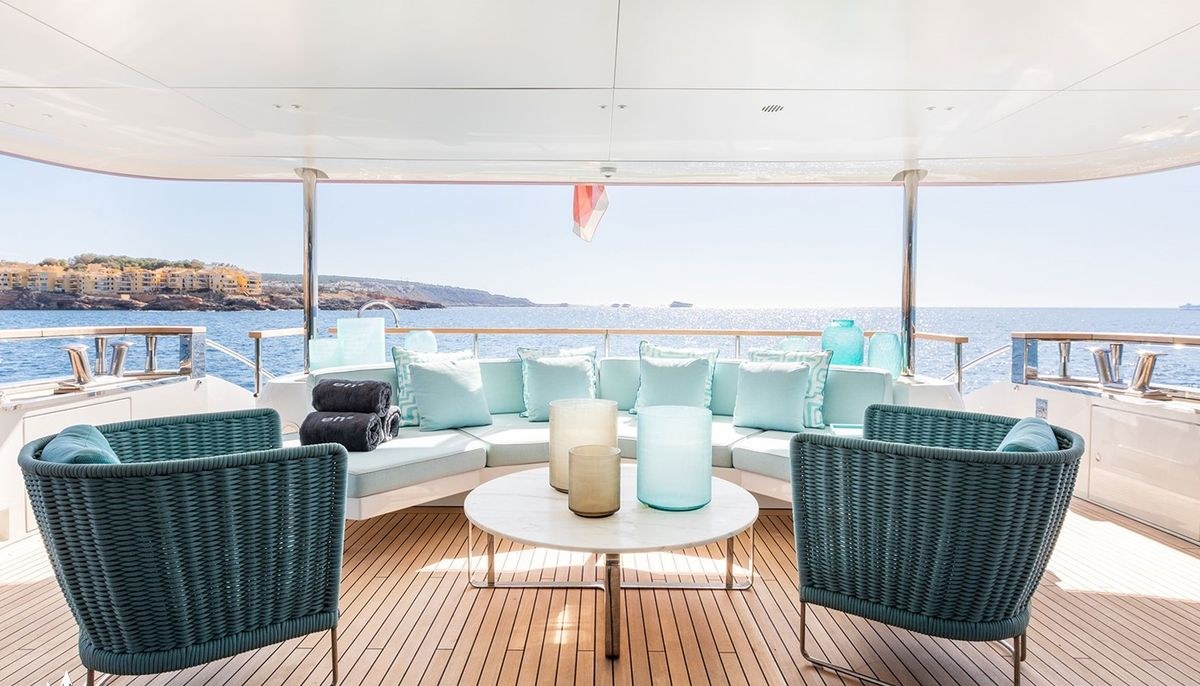 EH2 yacht charter 5