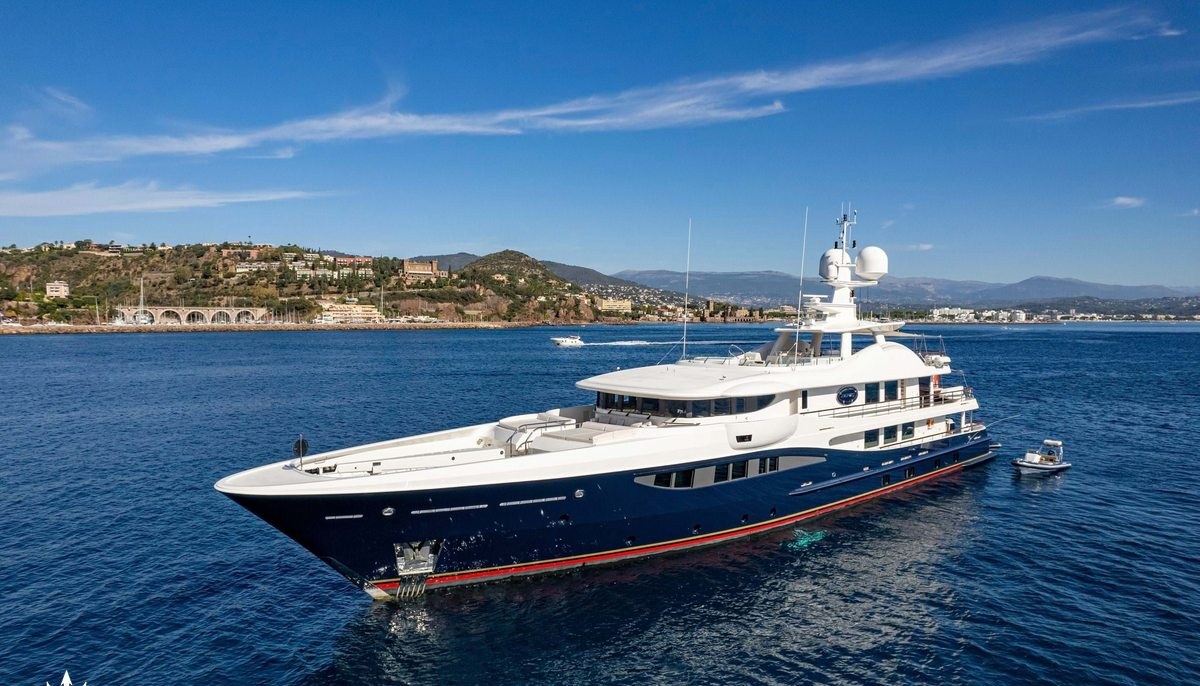 DENIKI yacht charter 2