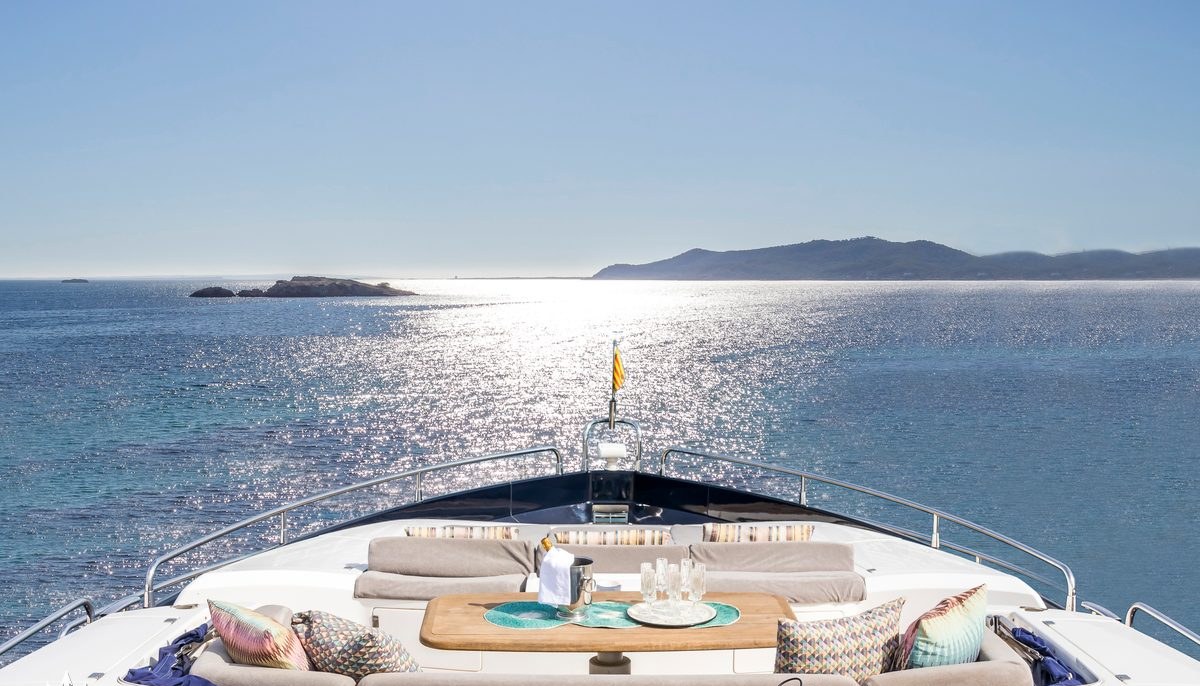 ARIYAS yacht charter 3