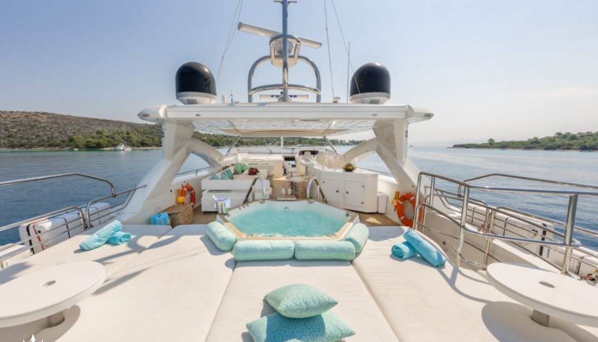 ARAGO yacht charter 4
