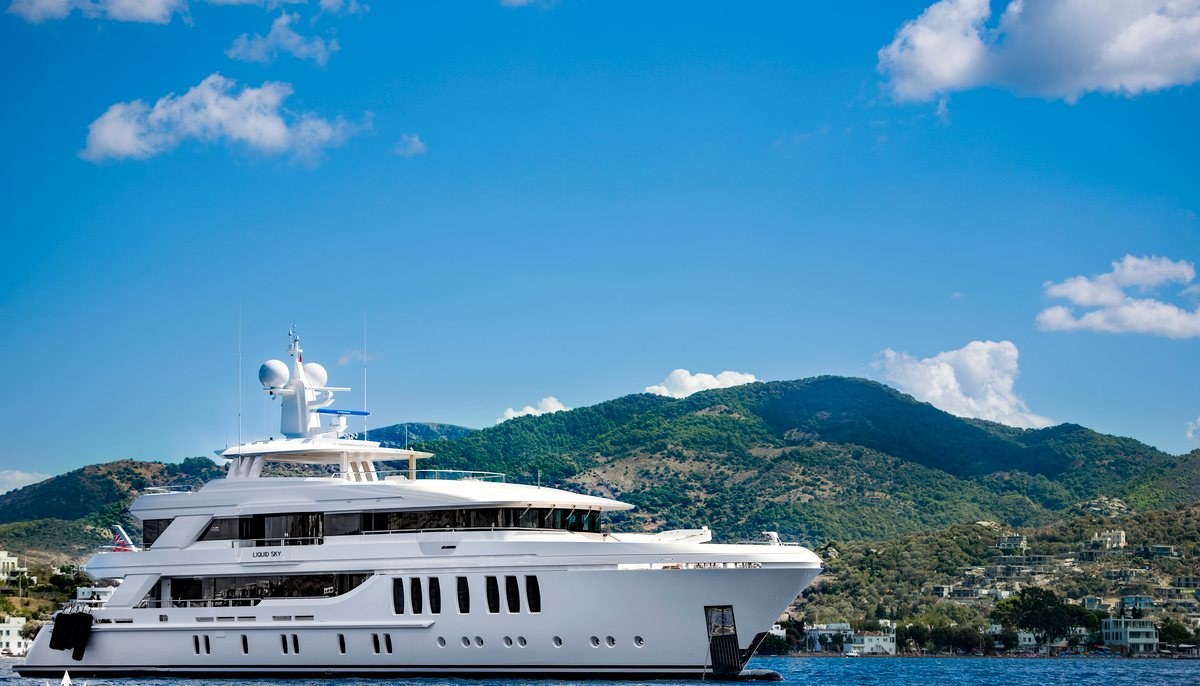 LIQUID SKY yacht charter 2