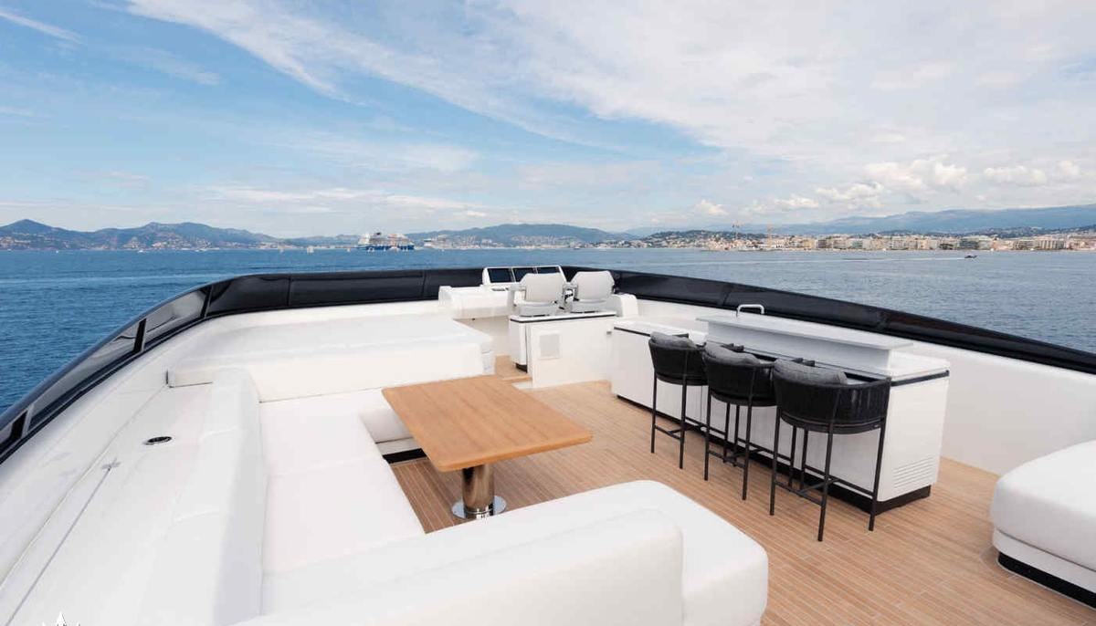 MINI K2 yacht charter 3