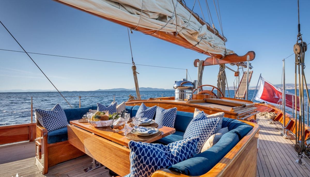WEATHERBIRD yacht charter 5