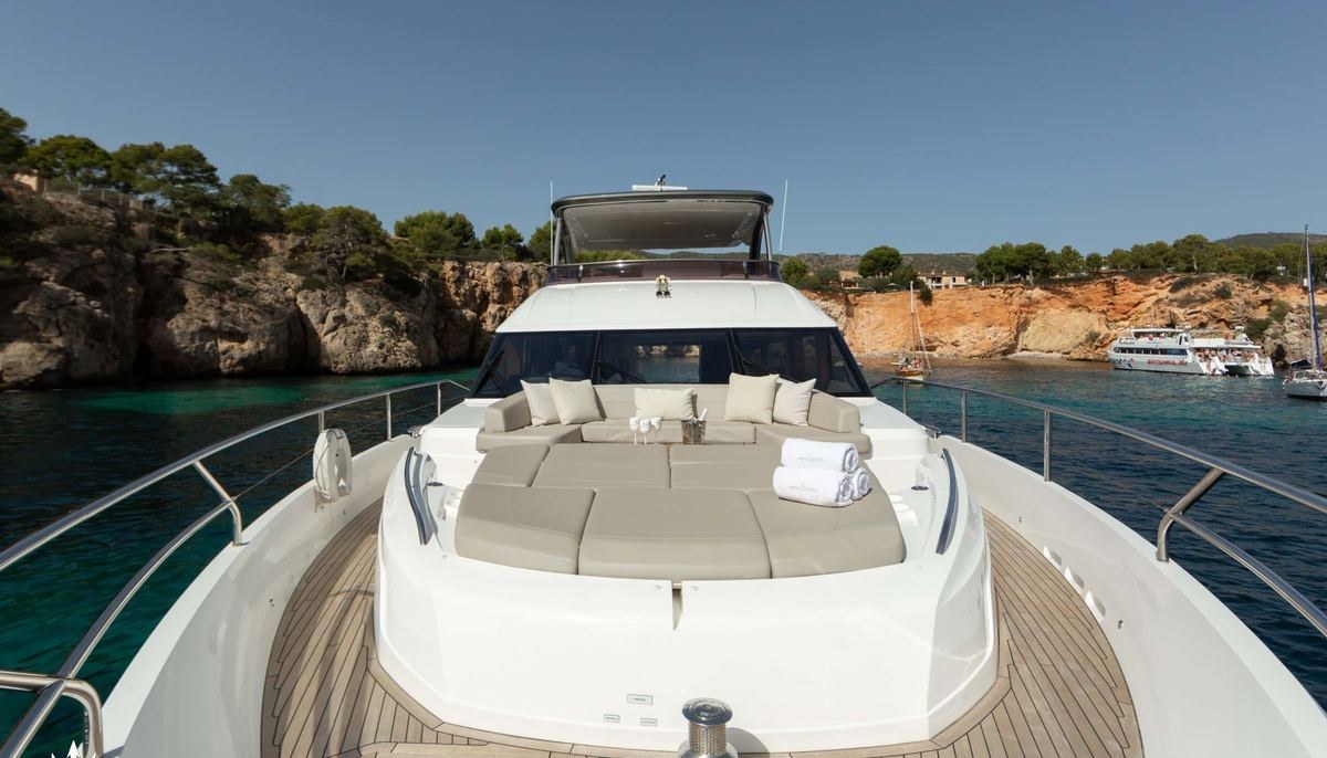 MIO BARCO yacht charter 3