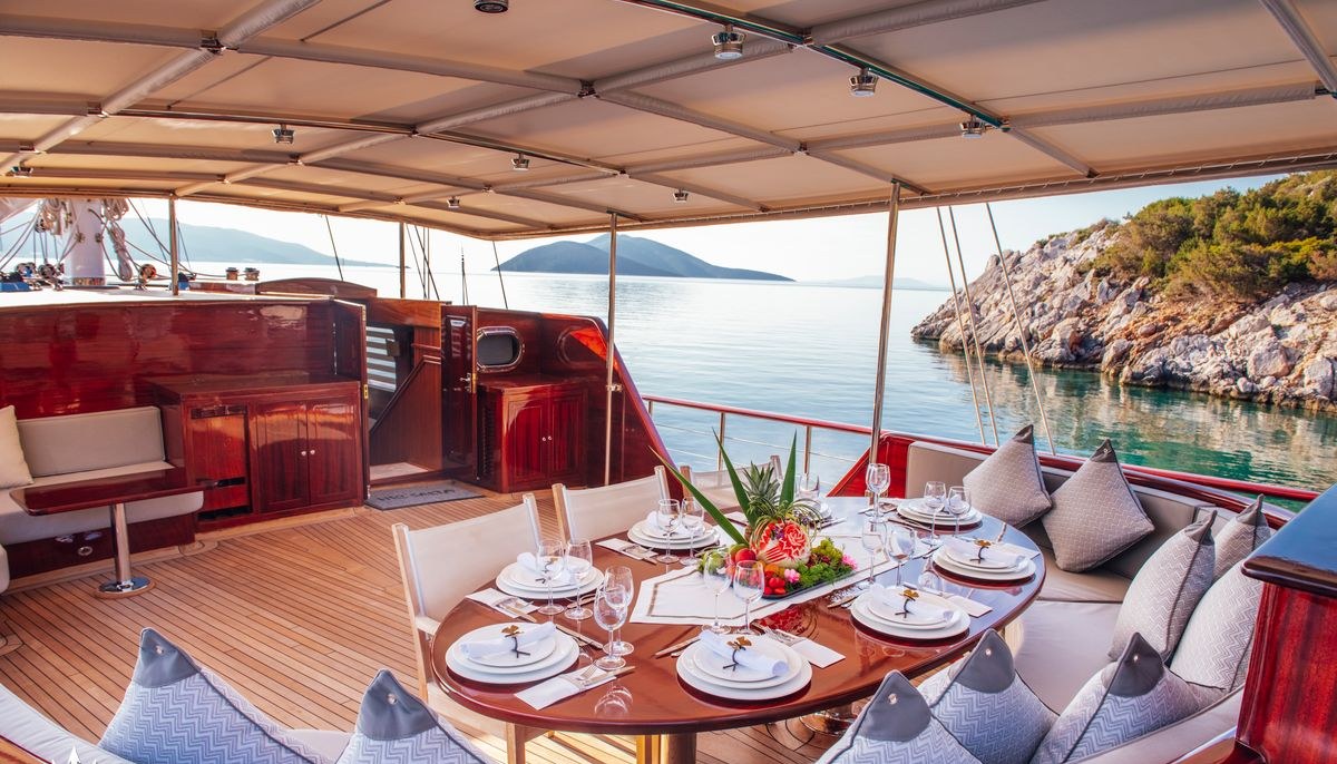 HIC SALTA yacht charter 5