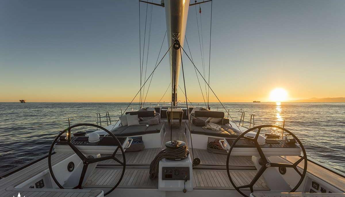 JIKAN yacht charter 4