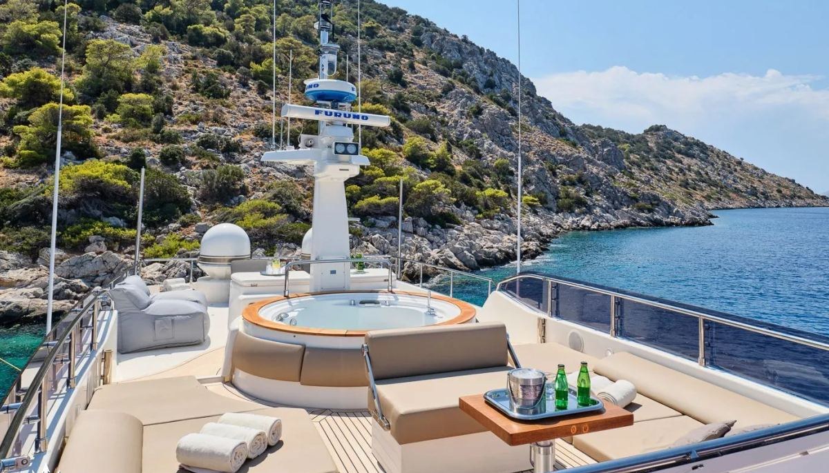 DALOLI yacht charter 3