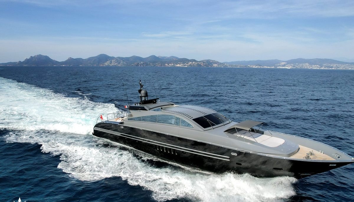A4 yacht charter 2
