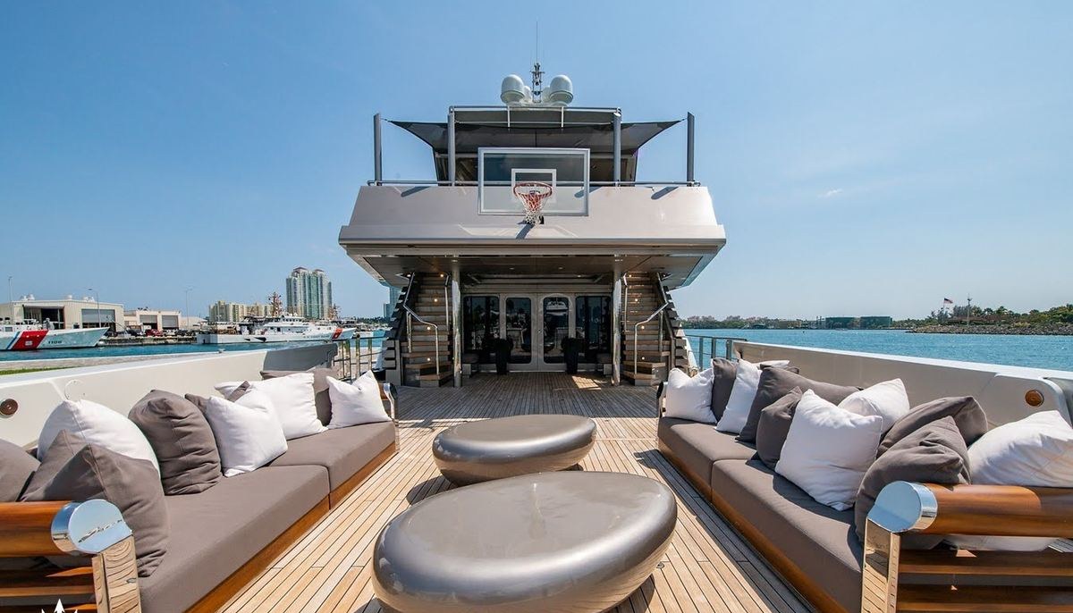 MIZU yacht charter 3