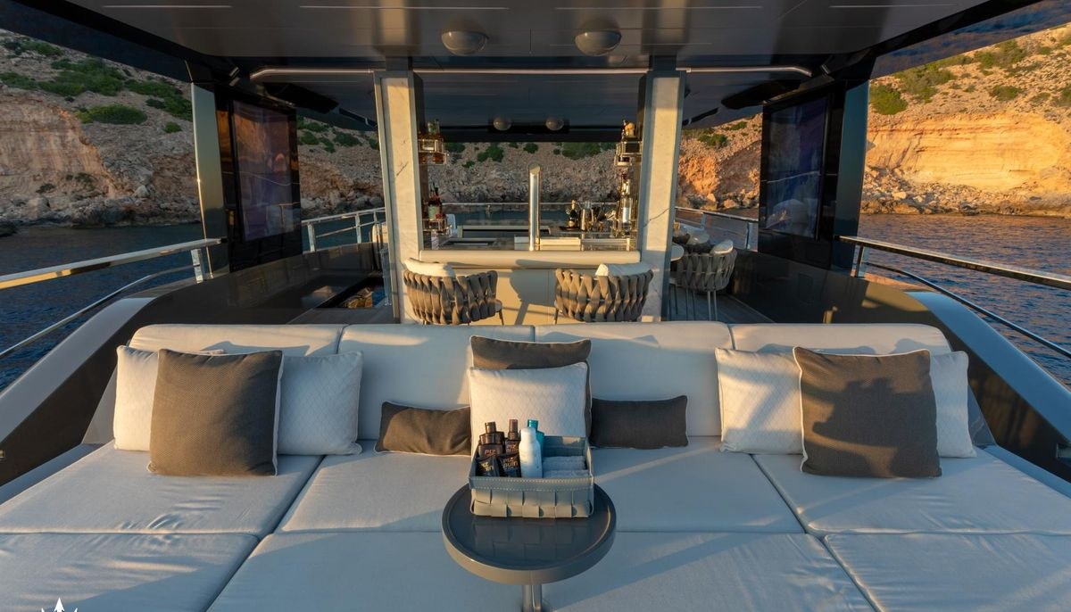 FOREVER yacht charter 4