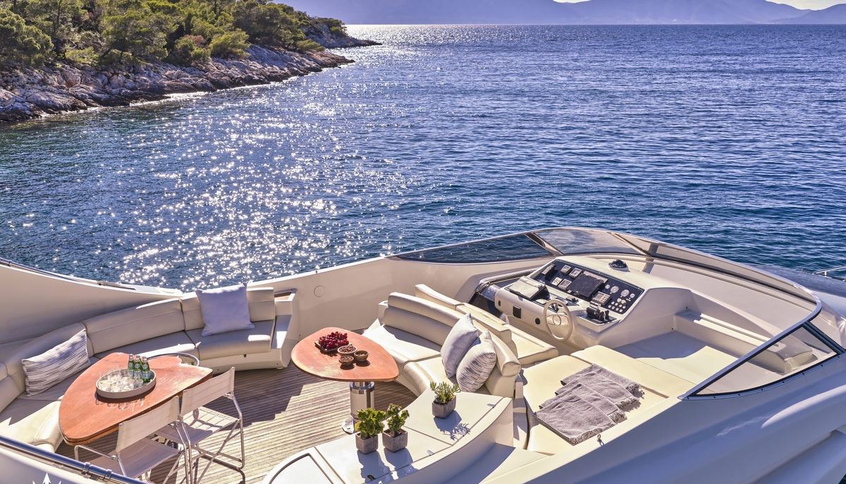 ANLIA yacht charter 4