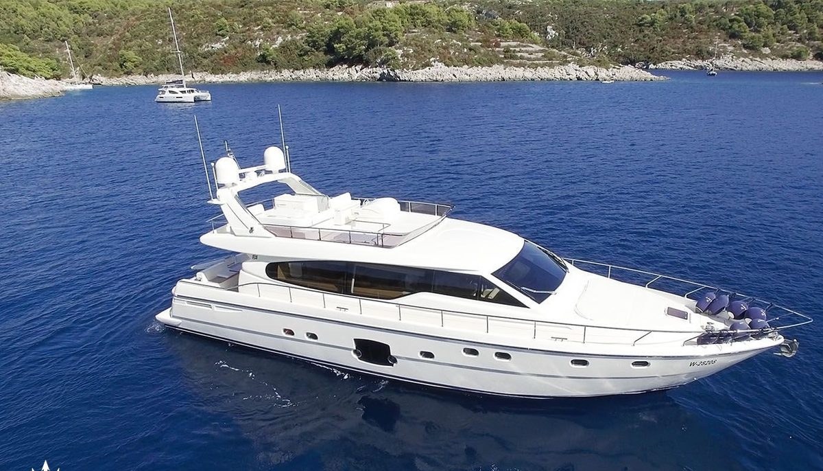 AMY yacht charter 2