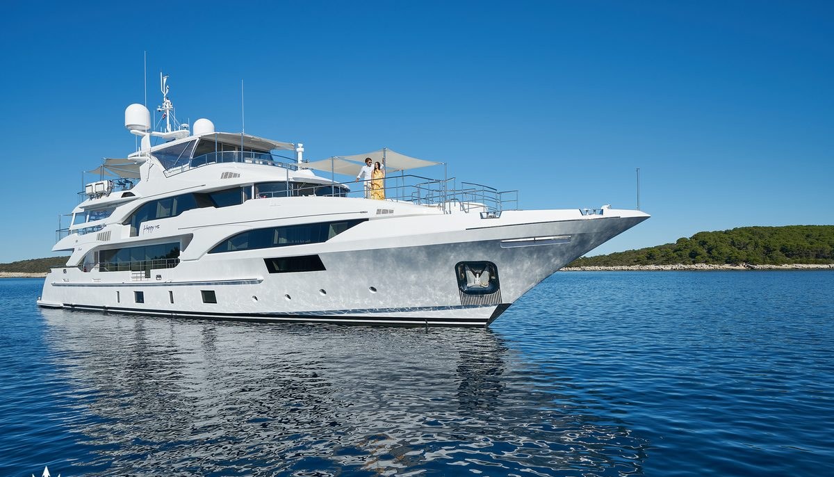 HAPPY ME yacht charter 2