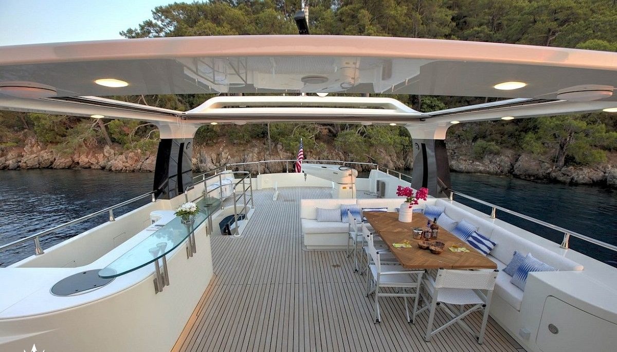 ARCHSEA yacht charter 4