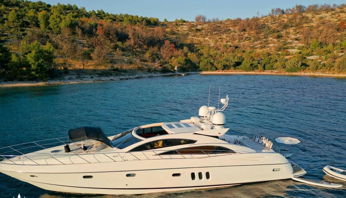 SUNSEEKER PREDATOR 72 GHOST yacht charter 2