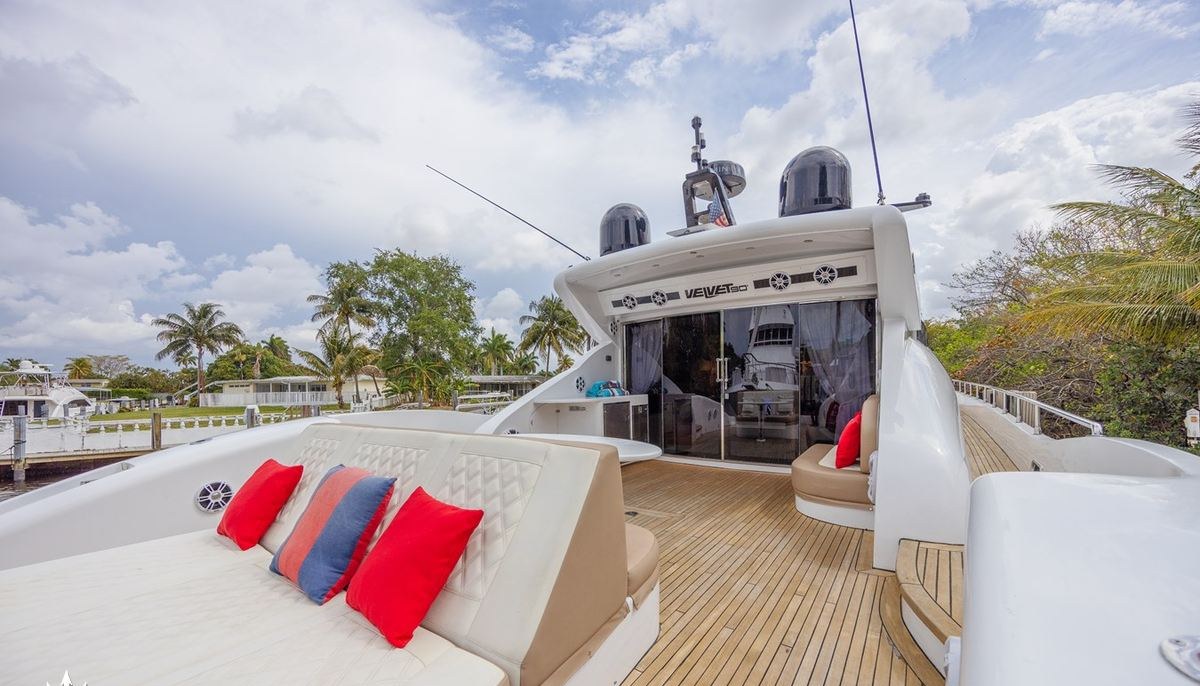 DREAM ON yacht charter 4