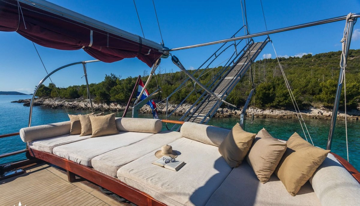 NOSTRA VITA yacht charter 5