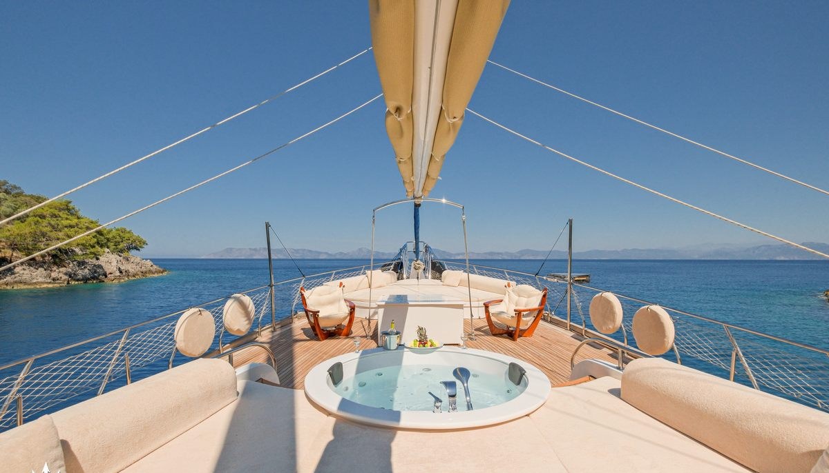 TARKAN 5 yacht charter 3