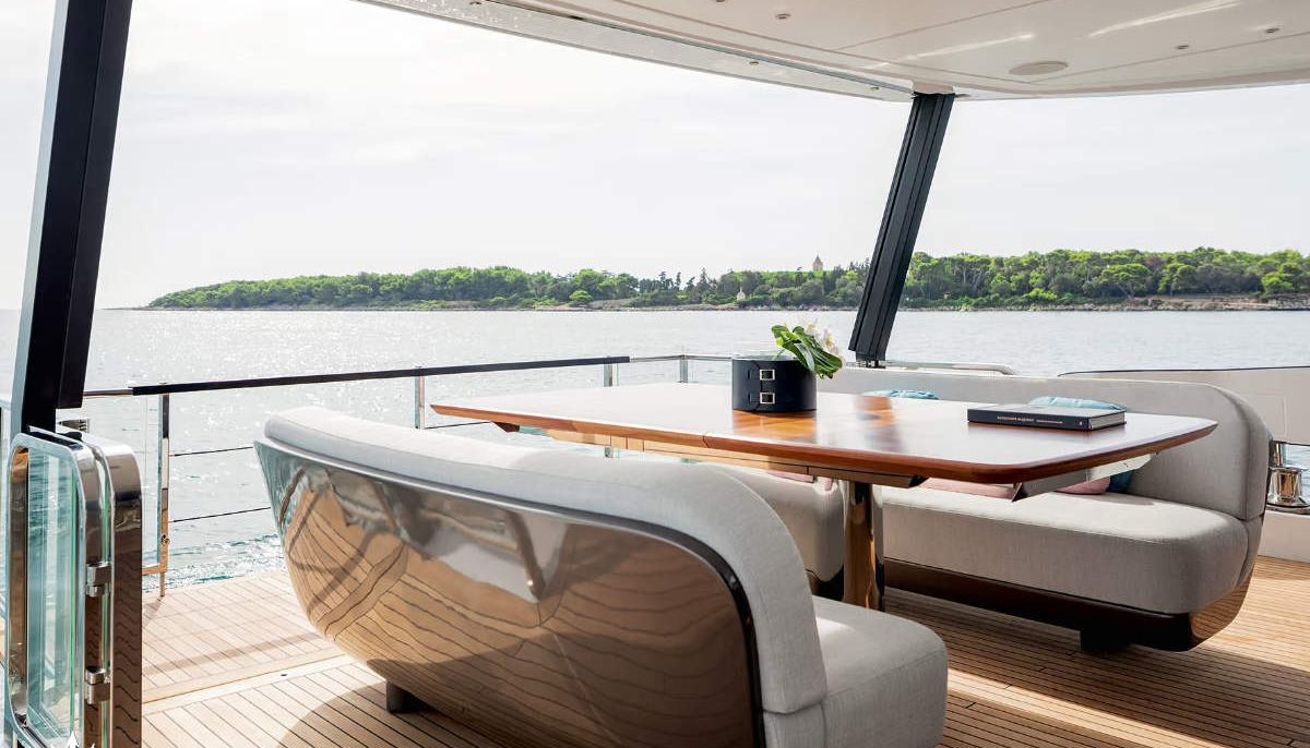 VIVA II yacht charter 5