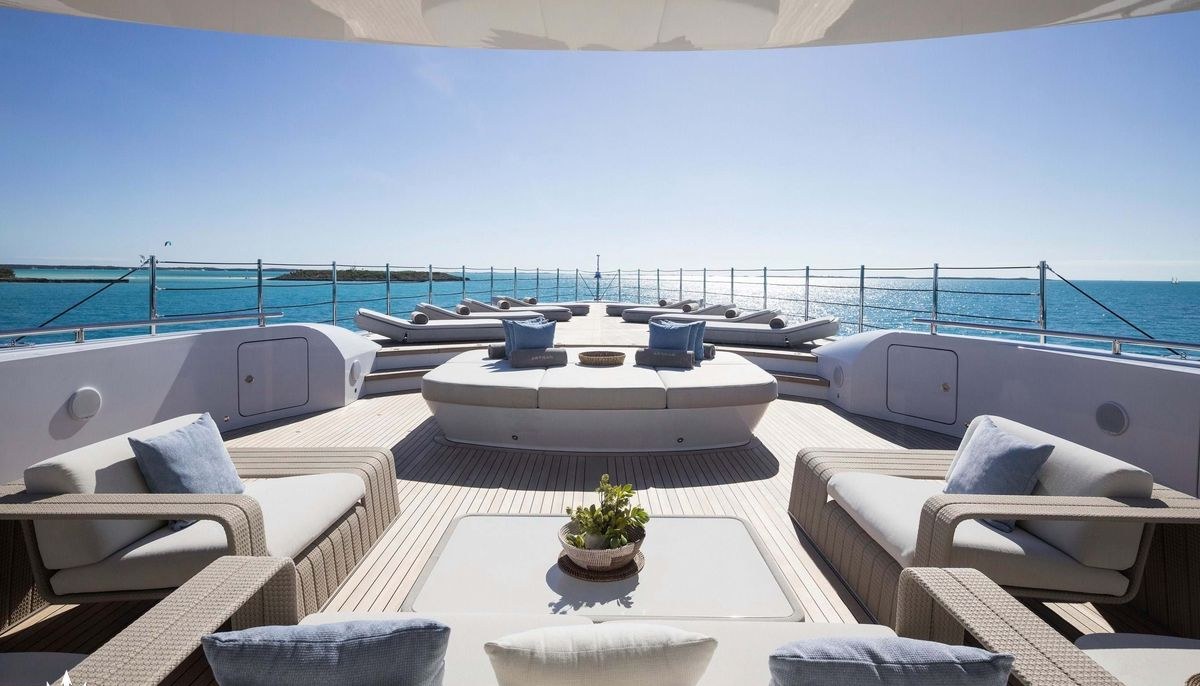 ARTISAN yacht charter 4
